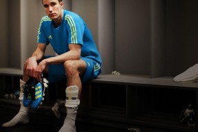 江苏体彩网官网-欧冠席位关键战！比利亚雷亚尔主场硬撼巴塞罗那，攻防博弈或定赛季走向