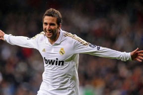 江苏体彩：杨瀚森半场状态低迷，7分钟0分3篮板表现引发关注