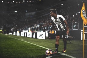 江苏体彩网：索博战术揭秘，高压迫逼出马赛失误，欧冠赛场奏凯歌