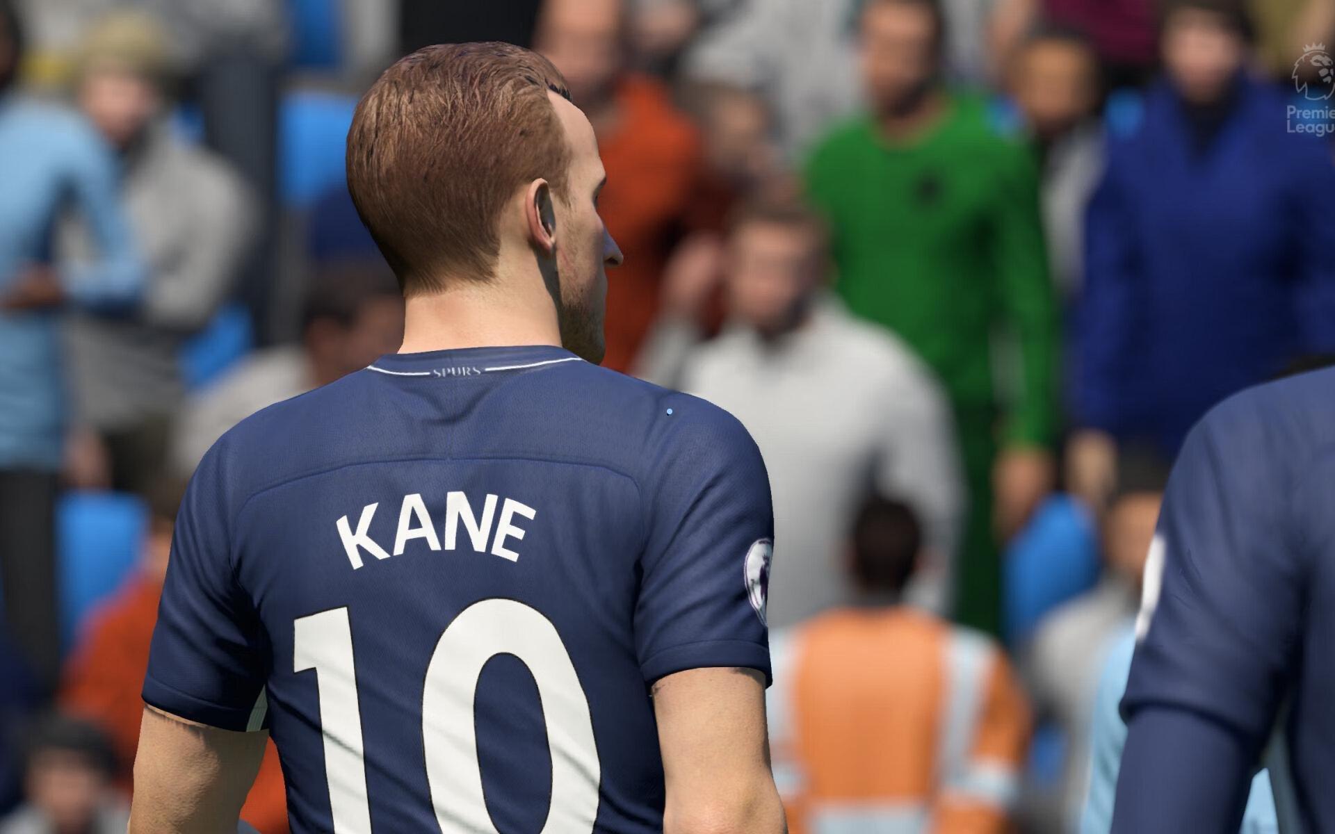 球迷机场围堵索签名，张源笑称我还没官宣引爆中超转会悬念