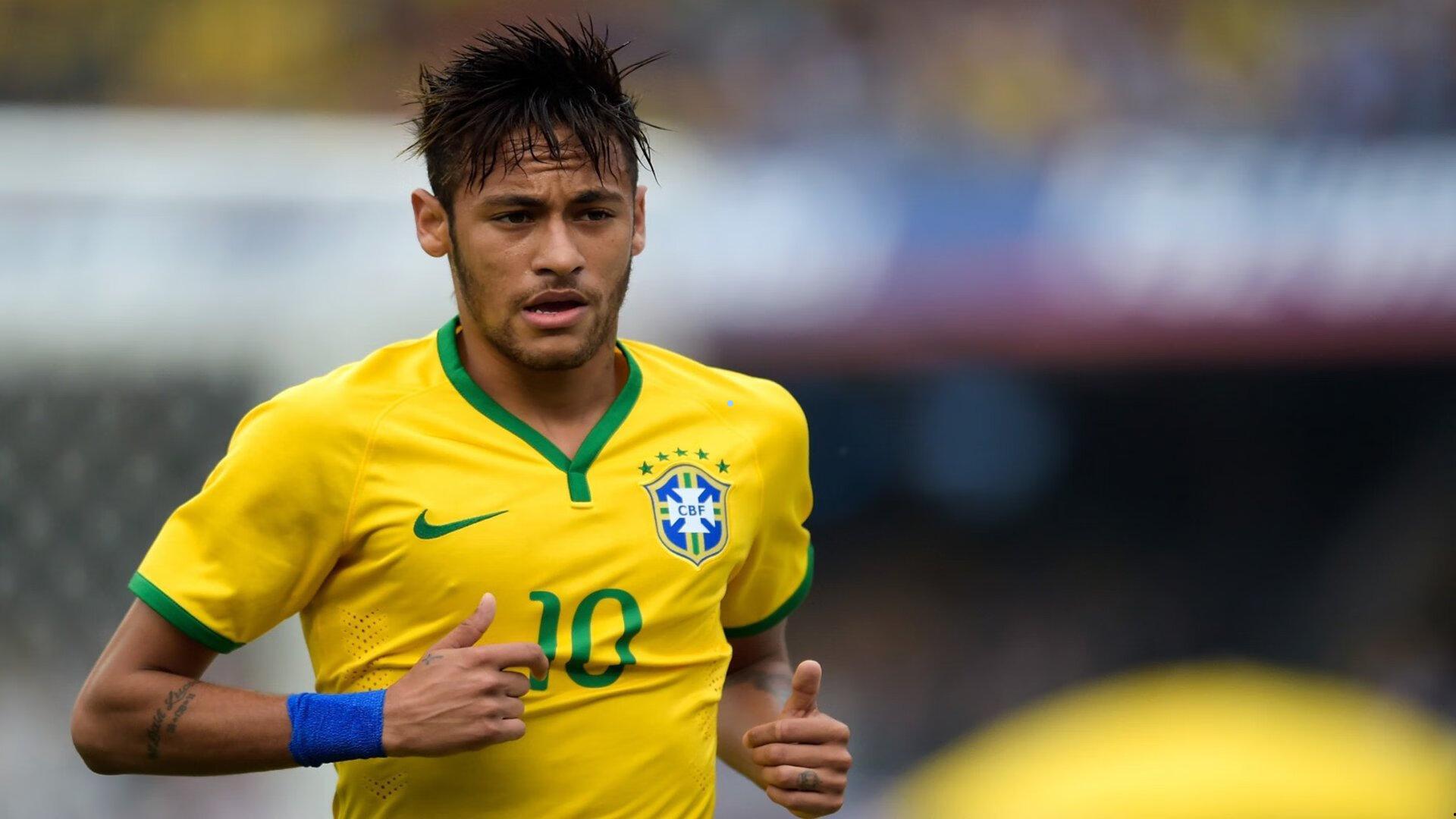 赛场温情一刻，裁判回放间隙詹姆斯与约基奇场边畅谈，巨星友谊照亮激烈对决