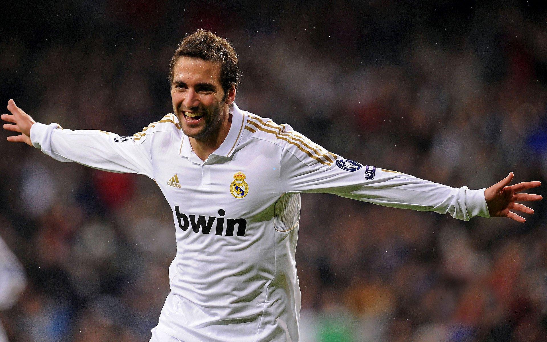 拉美风暴席卷英超，阿圭罗184球封王，希门尼斯63球跻身历史第七